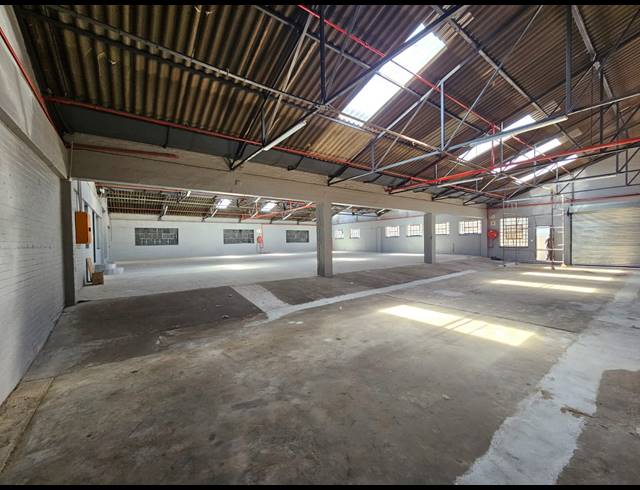 742M² WAREHOUSE TO LET IN BENROSE